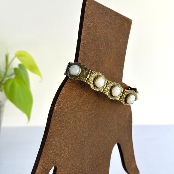 White Glass Floral Link Bracelet - Picture 6 of 11